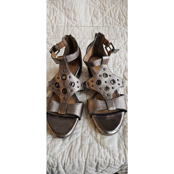 Sofft Innis Wedge Sandals Womens Sz 9.5 W Metallic Silver Leather Strappy Shoes - Picture 2 of 8